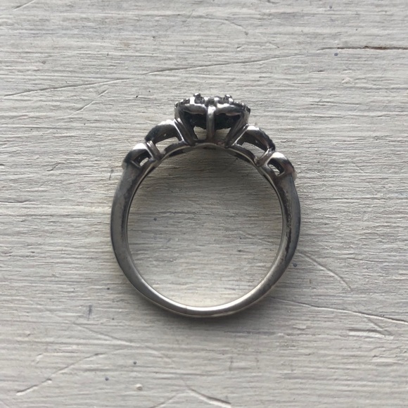 Heart Shaped Diamond Ring - Picture 4 of 5